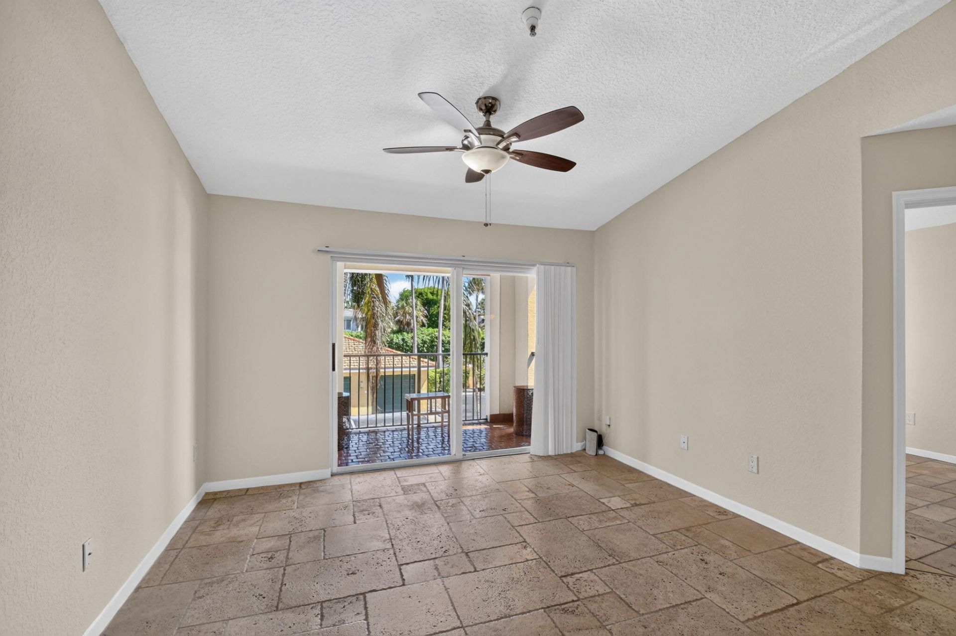 160 Yacht Club Way, Unit 211, Hypoluxo, FL 33462 Photo