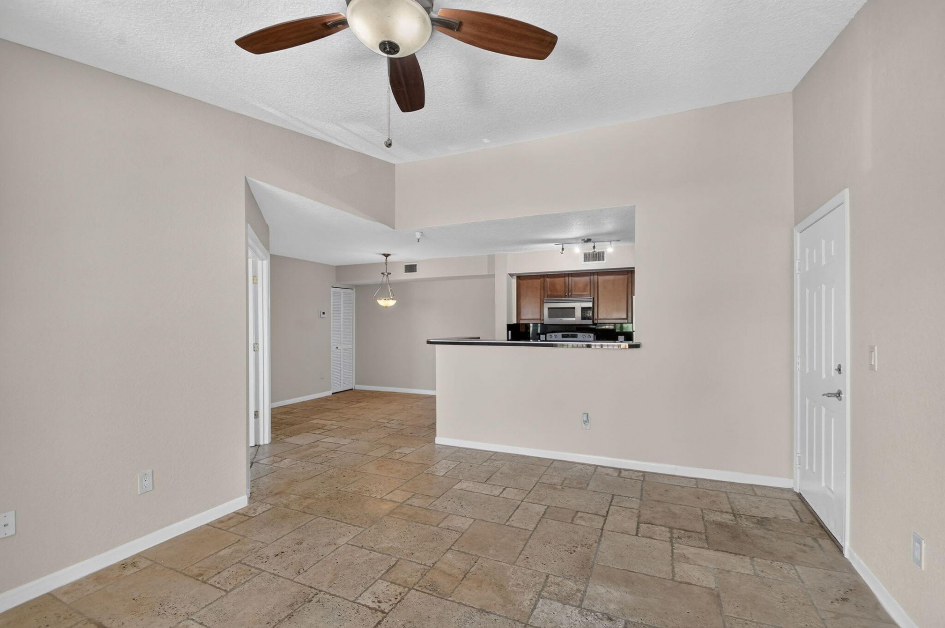 160 Yacht Club Way, Unit 211, Hypoluxo, FL 33462 Photo