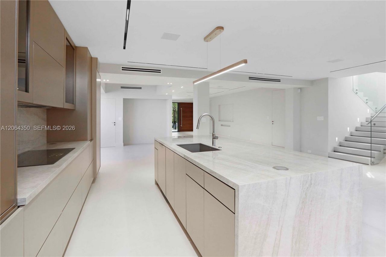 330 SW 19th Rd , Unit 1, Miami, FL 33129 Photo
