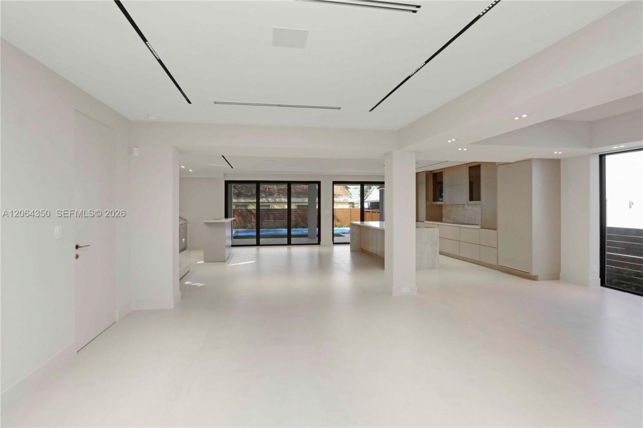 330 SW 19th Rd , Unit 1, Miami, FL 33129 Photo