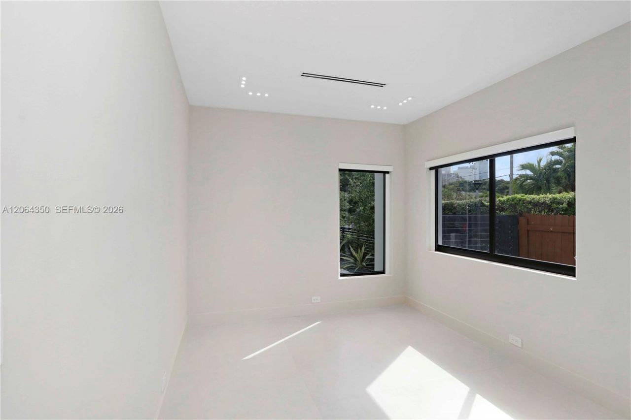 330 SW 19th Rd , Unit 1, Miami, FL 33129 Photo