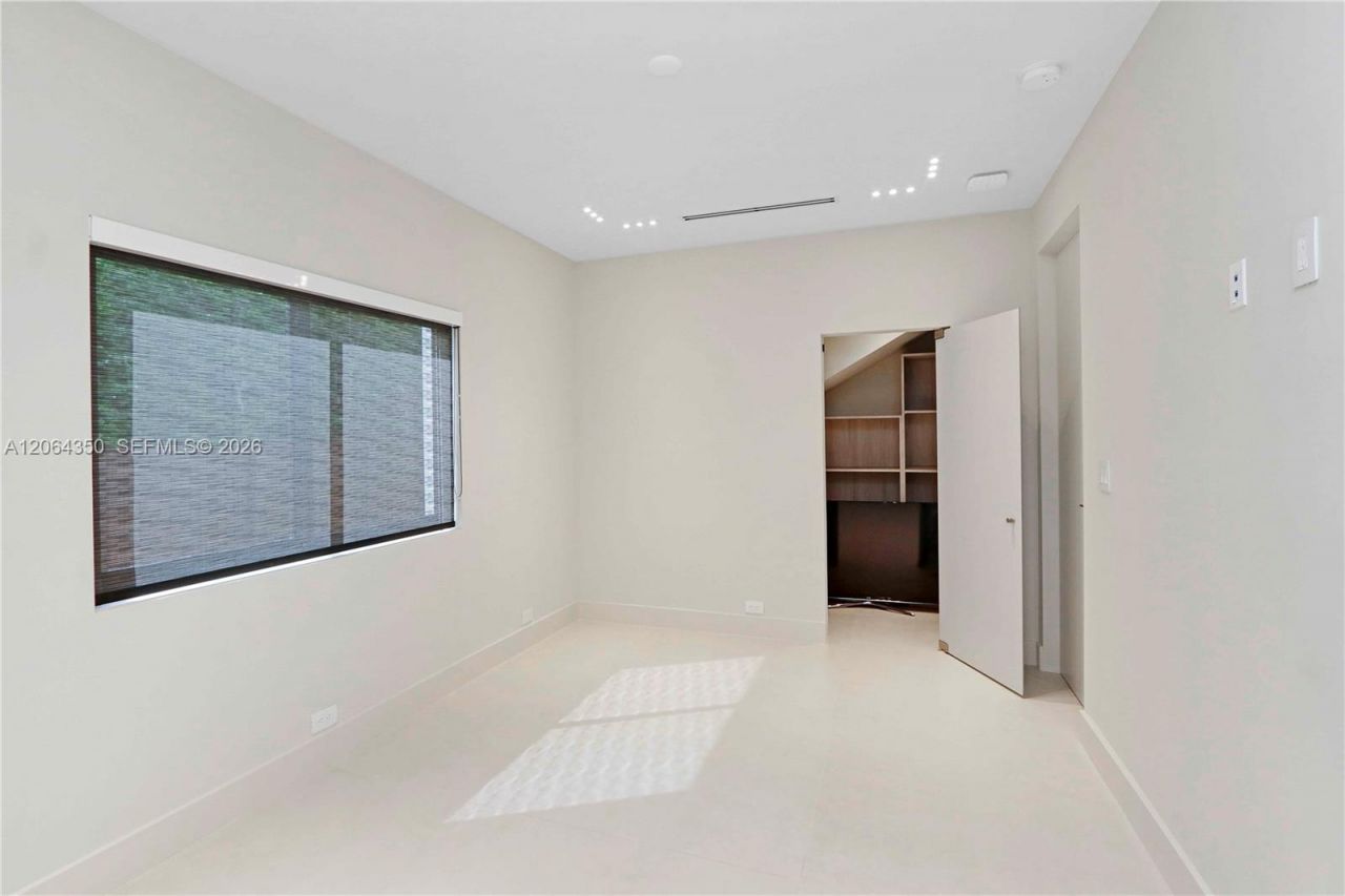 330 SW 19th Rd , Unit 1, Miami, FL 33129 Photo