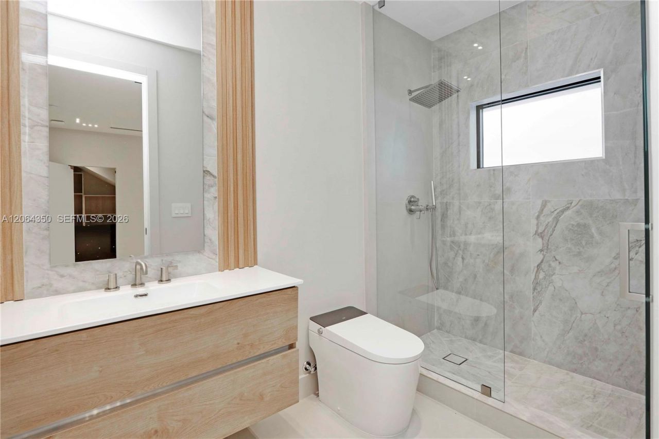 330 SW 19th Rd , Unit 1, Miami, FL 33129 Photo