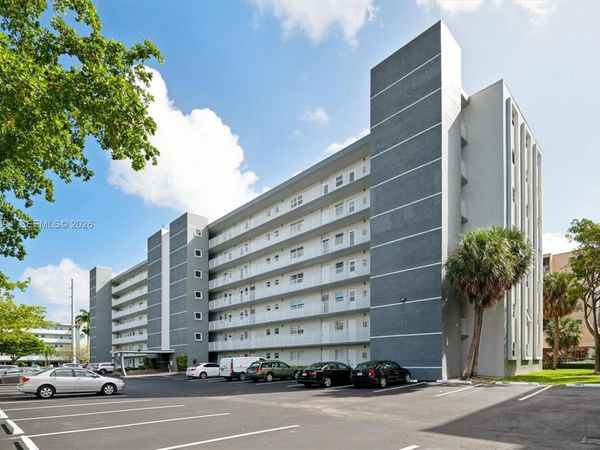 619 NE 14th Ave, Unit 101, Hallandale Beach, FL 33009