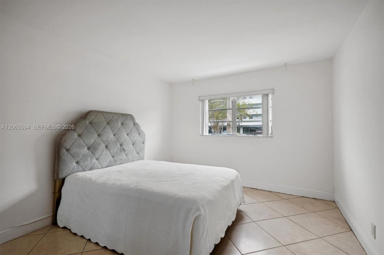 619 NE 14th Ave, Unit 101, Hallandale Beach, FL 33009 Photo
