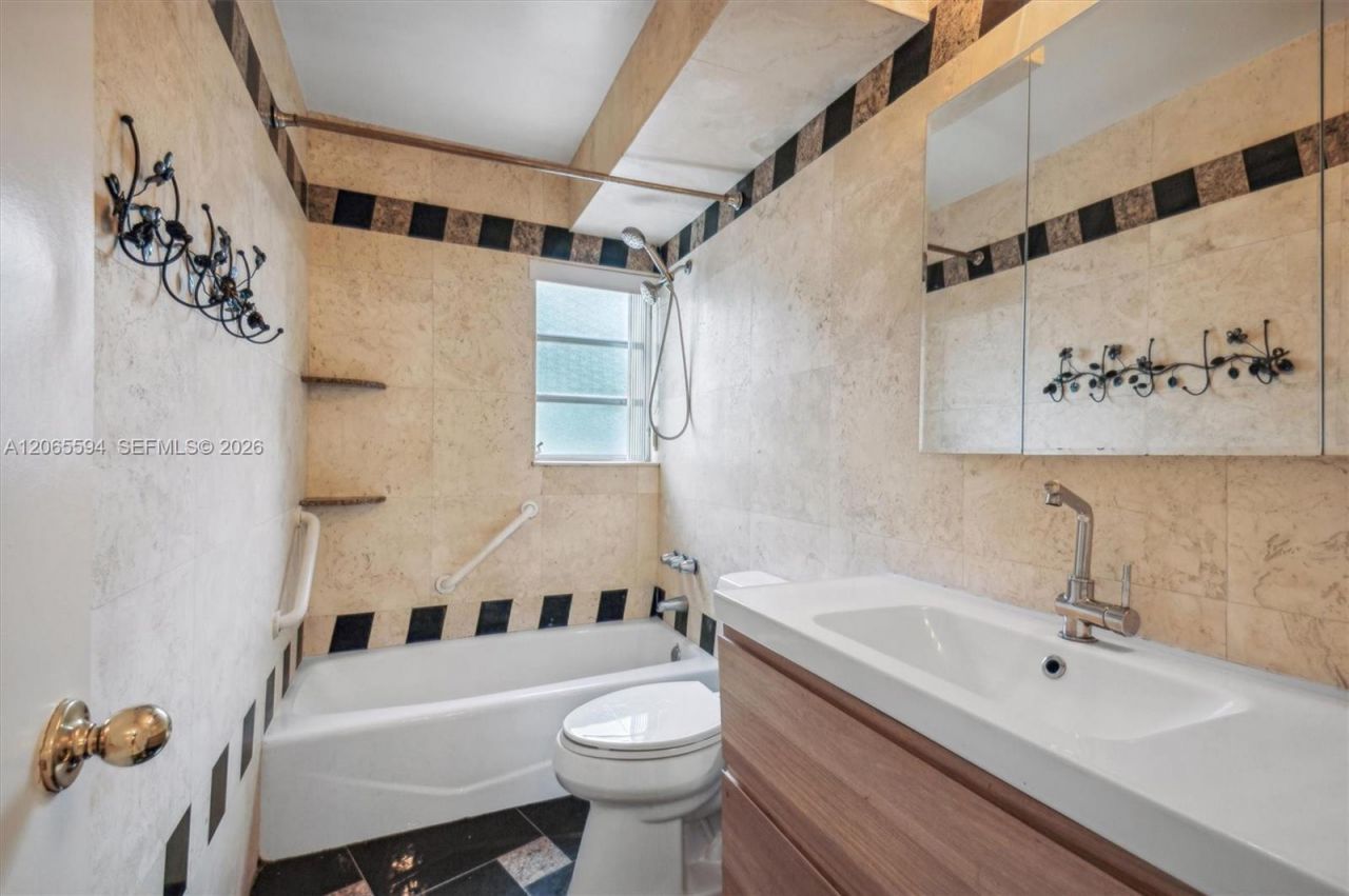 619 NE 14th Ave, Unit 101, Hallandale Beach, FL 33009 Photo