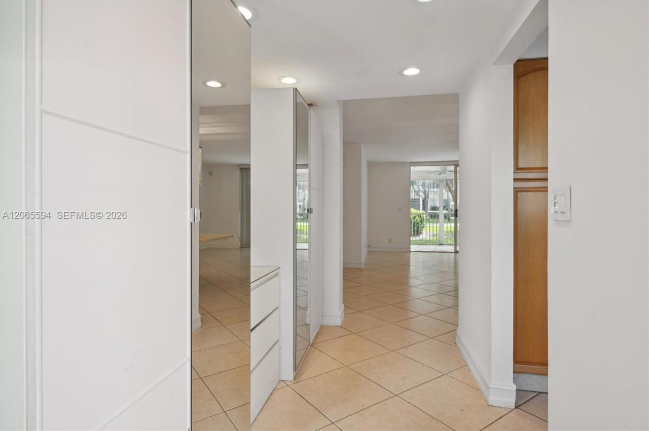 619 NE 14th Ave, Unit 101, Hallandale Beach, FL 33009 Photo