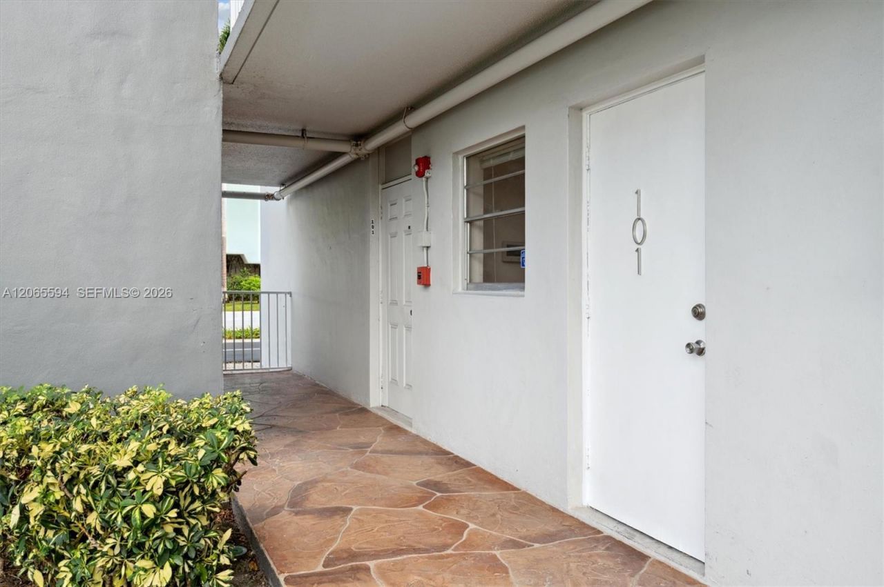 619 NE 14th Ave, Unit 101, Hallandale Beach, FL 33009 Photo