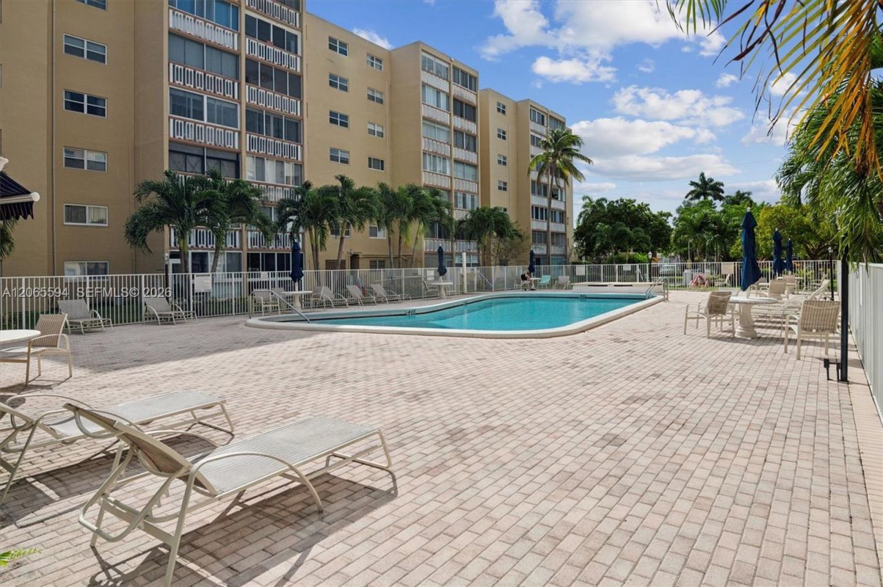 619 NE 14th Ave, Unit 101, Hallandale Beach, FL 33009 Photo