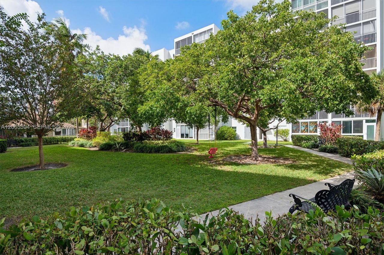 619 NE 14th Ave, Unit 101, Hallandale Beach, FL 33009 Photo