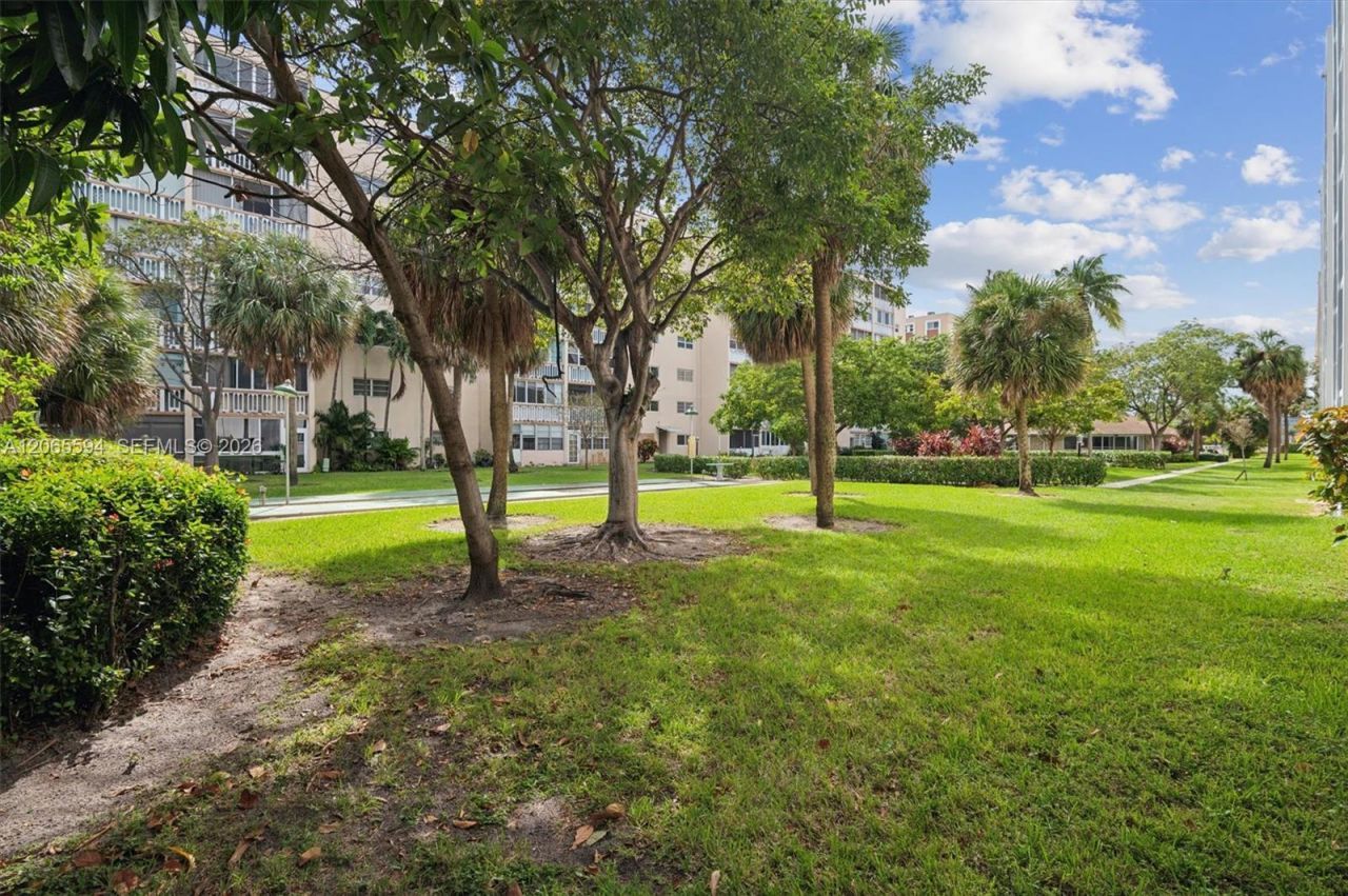 619 NE 14th Ave, Unit 101, Hallandale Beach, FL 33009 Photo
