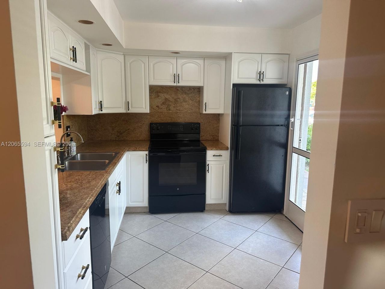 619 NE 14th Ave, Unit 101, Hallandale Beach, FL 33009 Photo