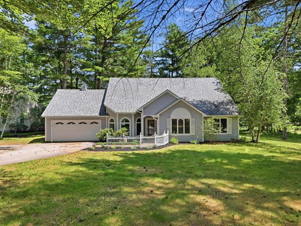 10 Falcon Way, Hales Location, NH 03860