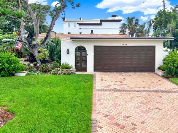 1040 PALM DRIVE , BELLEAIR BEACH, FL 33786