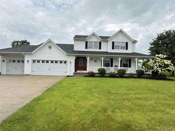 5220 Kennedy Crescent, Sanborn, NY 14132