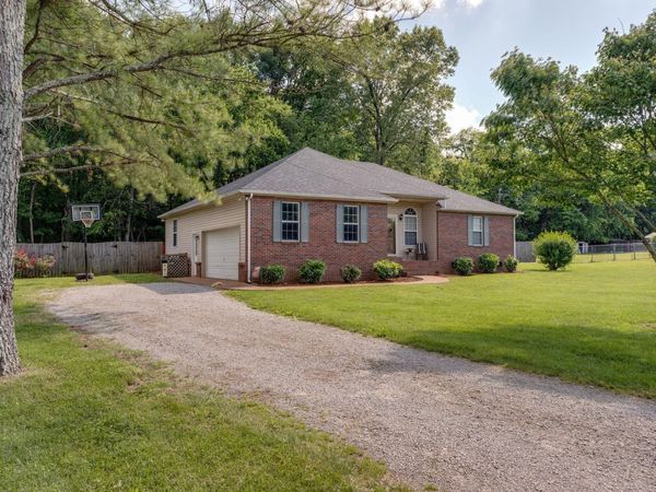 2122 Derrick Rd, Chapel Hill, TN 37034
