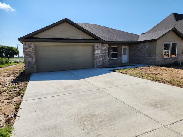 1916 Topaz Road , Pryor, OK 74361