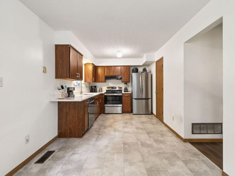 3697 Heatherglen Drive, Columbus, OH 43221 Photo 10