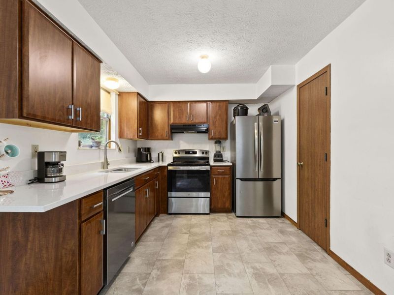 3697 Heatherglen Drive, Columbus, OH 43221 Photo 2