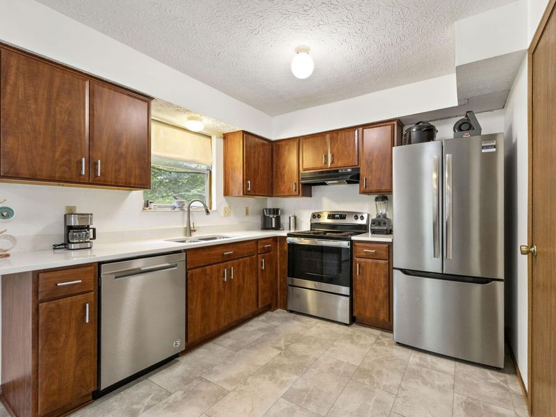 3697 Heatherglen Drive, Columbus, OH 43221 Photo 7