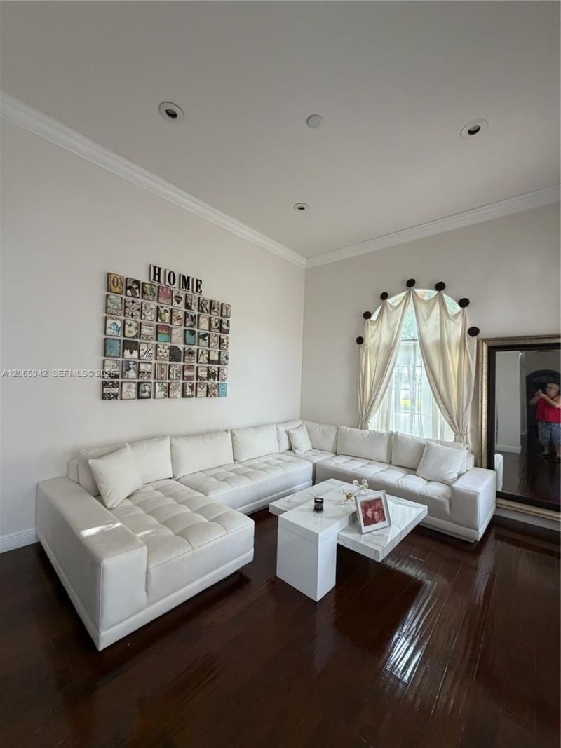15901 NW 83rd Pl, Miami Lakes, FL 33016 Photo