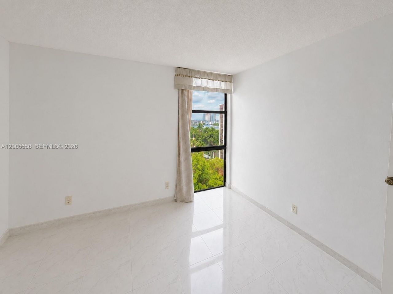 17011 N Bay Rd , Unit 801, Sunny Isles Beach, FL 33160 Photo