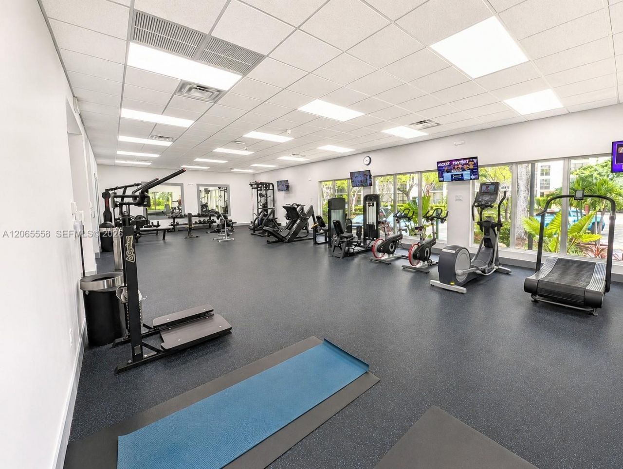 17011 N Bay Rd , Unit 801, Sunny Isles Beach, FL 33160 Photo