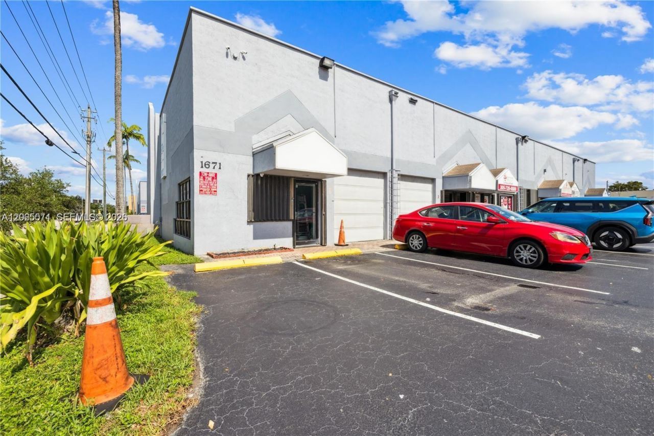 1671 W 37th St, Unit 1, Hialeah, FL 33012 Photo