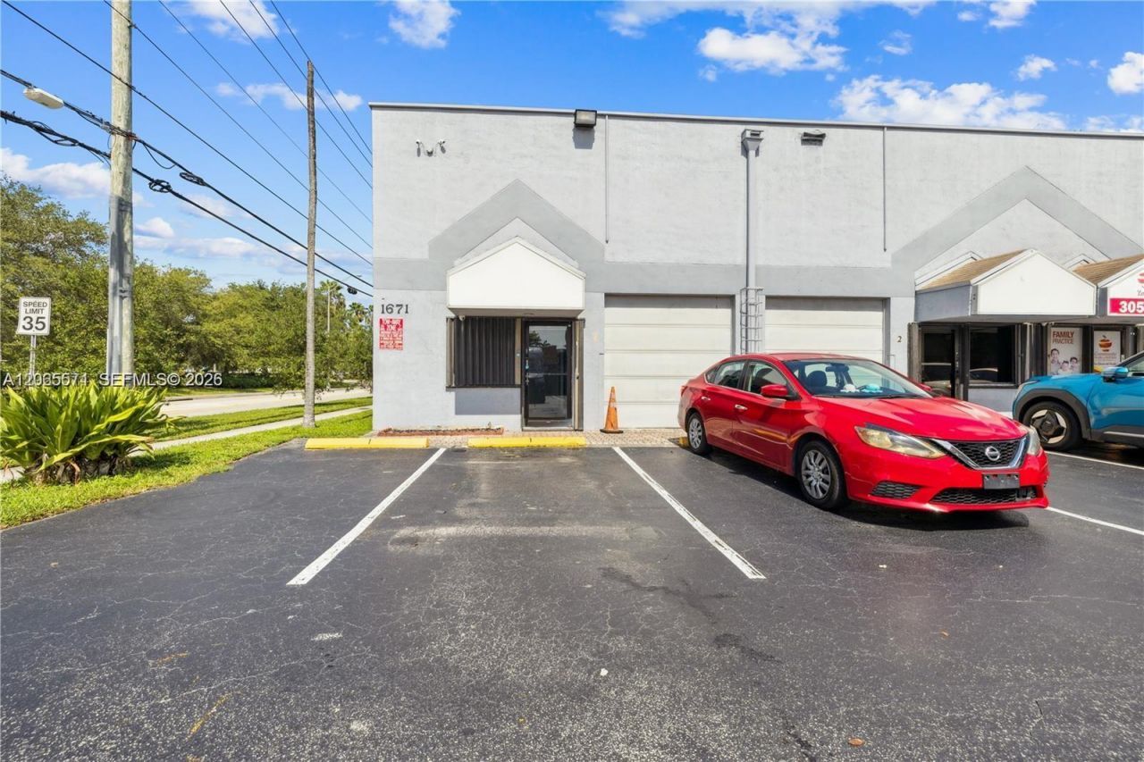 1671 W 37th St, Unit 1, Hialeah, FL 33012 Photo