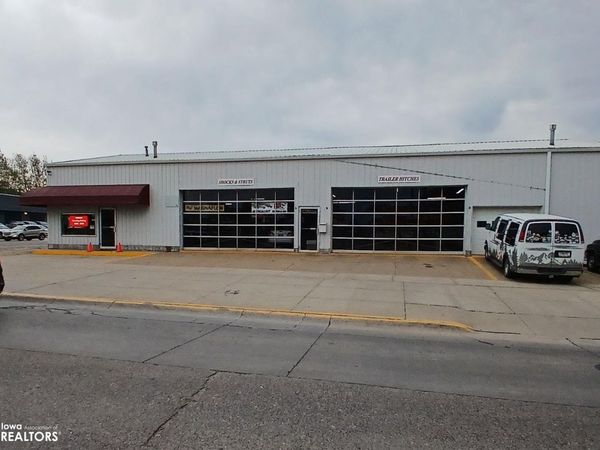 1214 A Avenue W, Oskaloosa, IA 52577