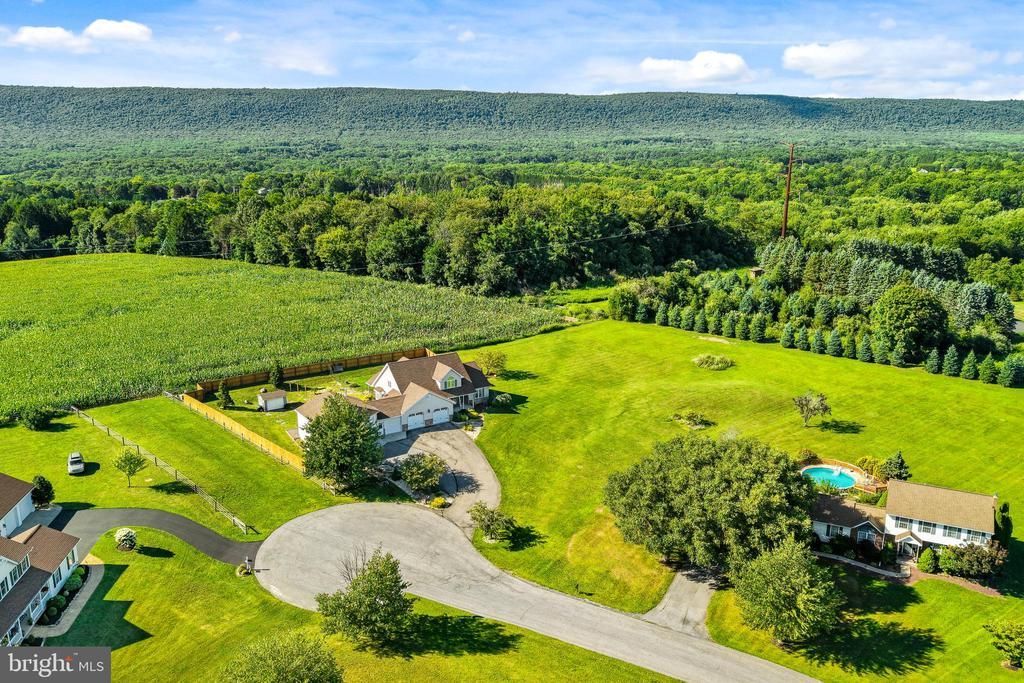 830 GIDEONS COURT, BATH, PA 18014