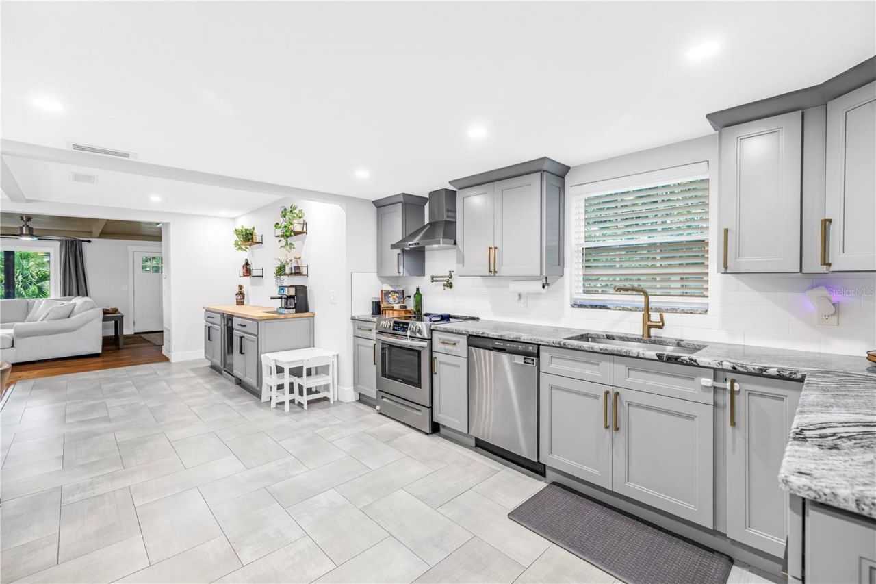 3935 Burlington Avenue N, Saint Petersburg, FL 33713 Photo