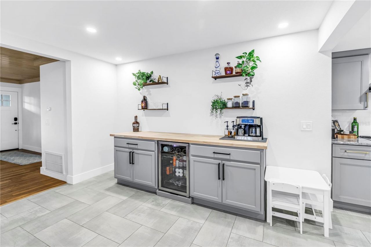 3935 Burlington Avenue N, Saint Petersburg, FL 33713 Photo