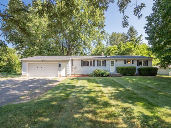 1053 2nd Division Street, Plainwell, MI 49080