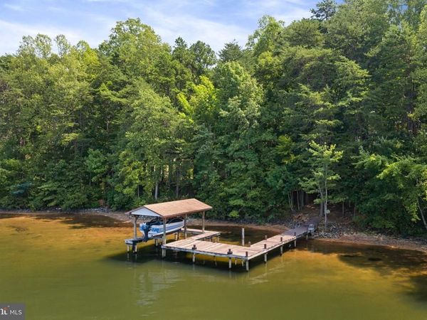2802 WALLERS QUARTERS ROAD, BUMPASS, VA 23024