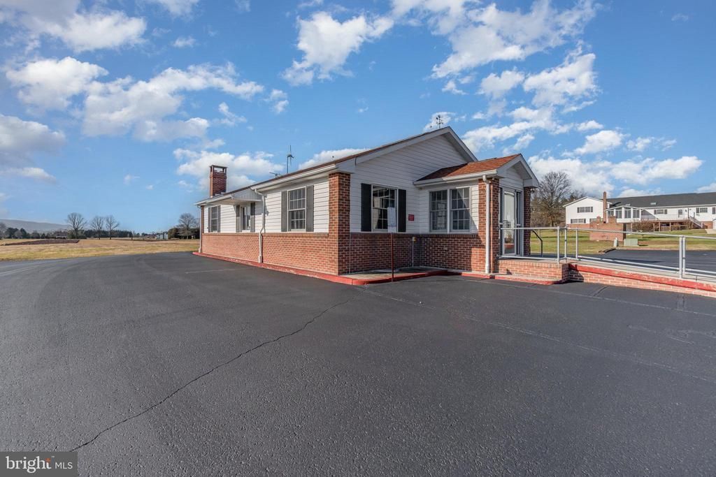 1139 E MAIN STREET, HEGINS, PA 17938