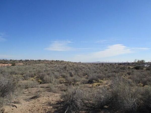 404 11th Avenue NW, Rio Rancho, NM 87144