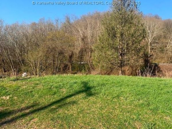 2235 Falcon Drive, Charleston, WV 25312