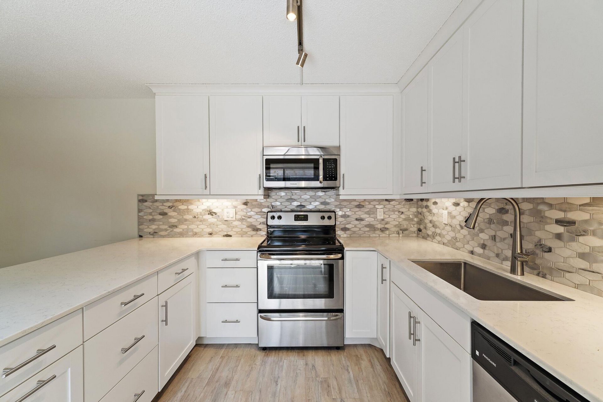 630 6th Terrace, Palm Beach Gardens, FL 33418 Photo