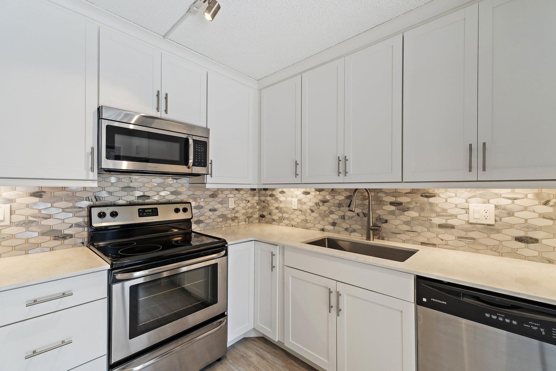 630 6th Terrace, Palm Beach Gardens, FL 33418 Photo