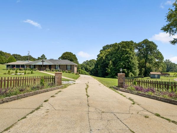 1001 Dotsonville Rd, Clarksville, TN 37042