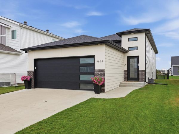 7903 Cottonwood Boulevard, Horace, ND 58047