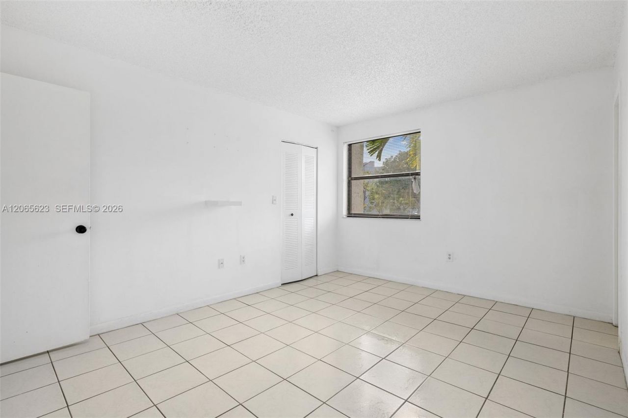 10050 NW 9th St Cir, Unit 203, Miami, FL 33172 Photo