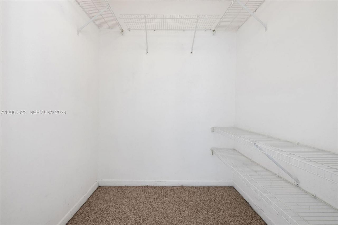 10050 NW 9th St Cir, Unit 203, Miami, FL 33172 Photo