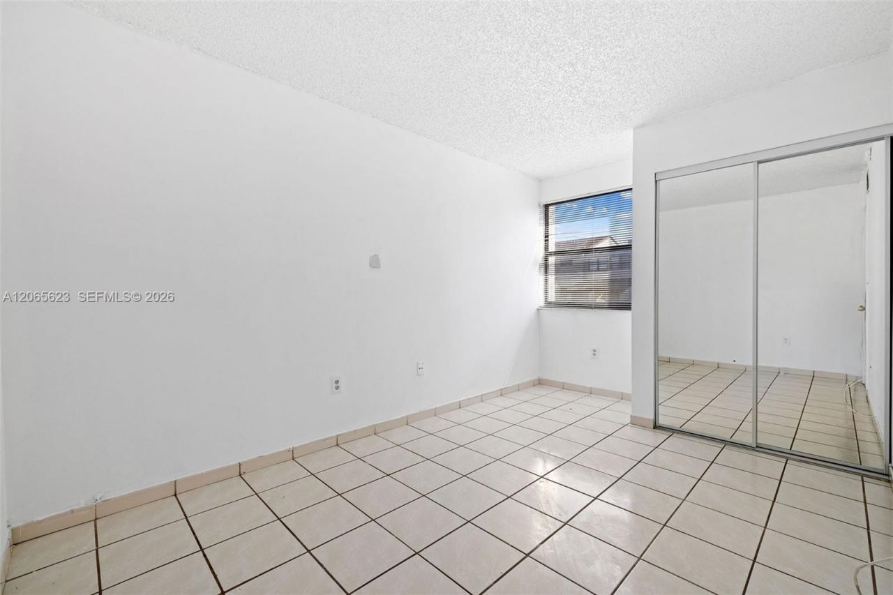 10050 NW 9th St Cir, Unit 203, Miami, FL 33172 Photo