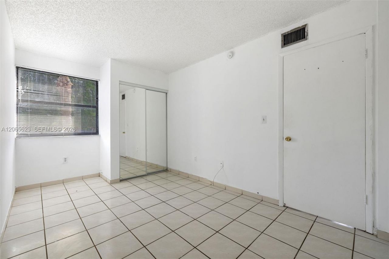 10050 NW 9th St Cir, Unit 203, Miami, FL 33172 Photo