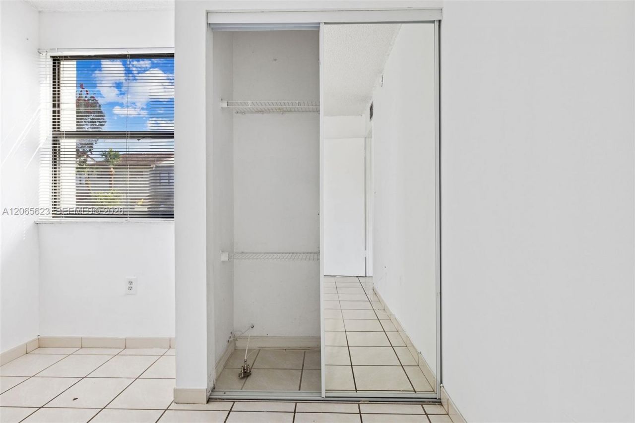 10050 NW 9th St Cir, Unit 203, Miami, FL 33172 Photo