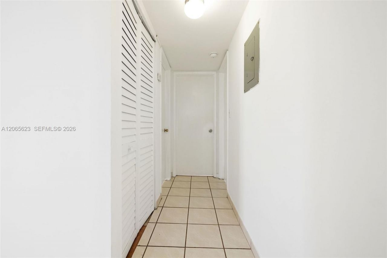 10050 NW 9th St Cir, Unit 203, Miami, FL 33172 Photo