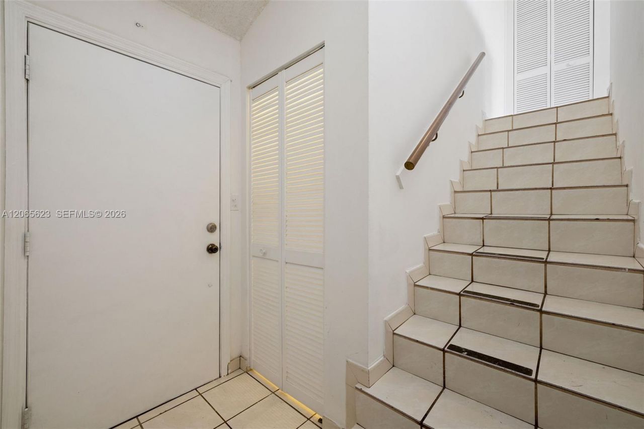 10050 NW 9th St Cir, Unit 203, Miami, FL 33172 Photo