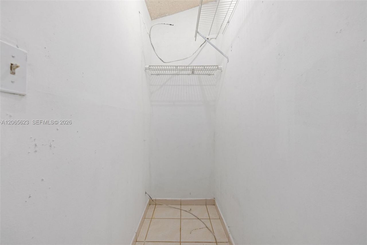 10050 NW 9th St Cir, Unit 203, Miami, FL 33172 Photo